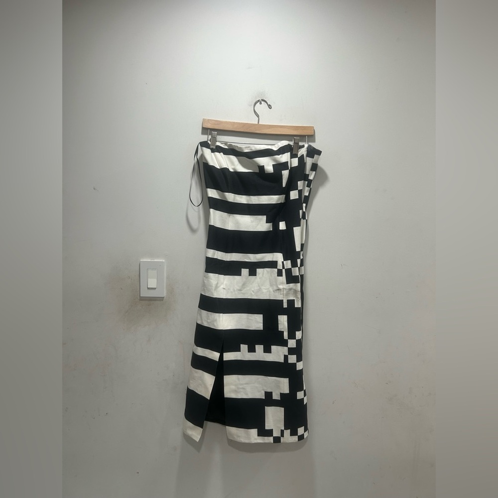NWT Halpern strapless black and white midi dress